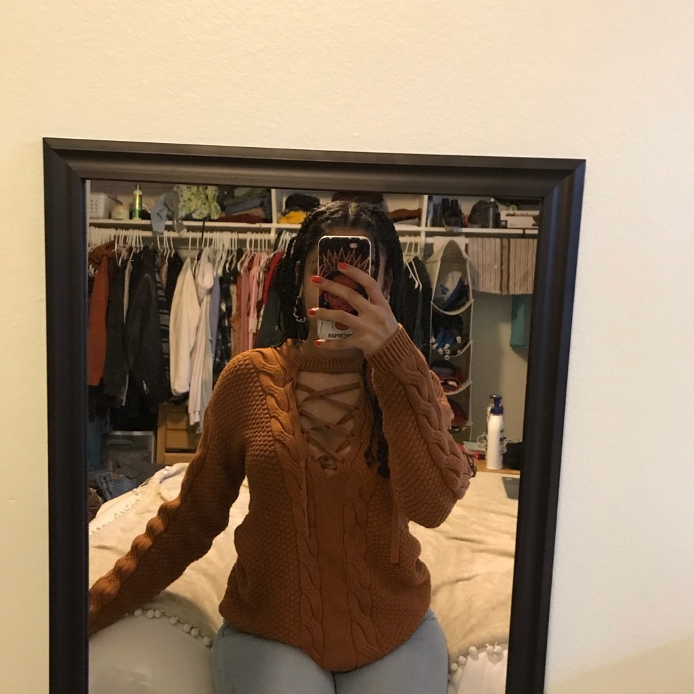 TIE SWEATSHIRT